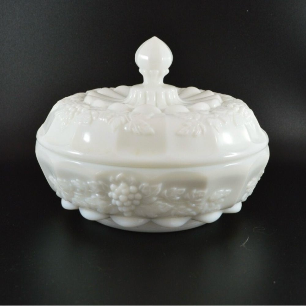 vtg WESTMORELAND Grapes Milk Glass Lidded Trinket Box Candy or Chocolates White